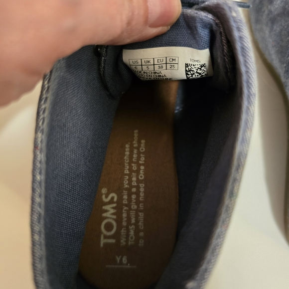 TOMS Speckled Denim Wedge Booties Tribal Design On Back Heels Laceup Shoes Sz 6 - Picture 15 of 17